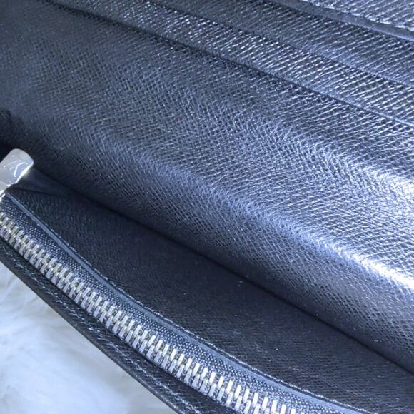 Louis Vuitton Brazza bifold taiga wallet EUC - Picture 10 of 12